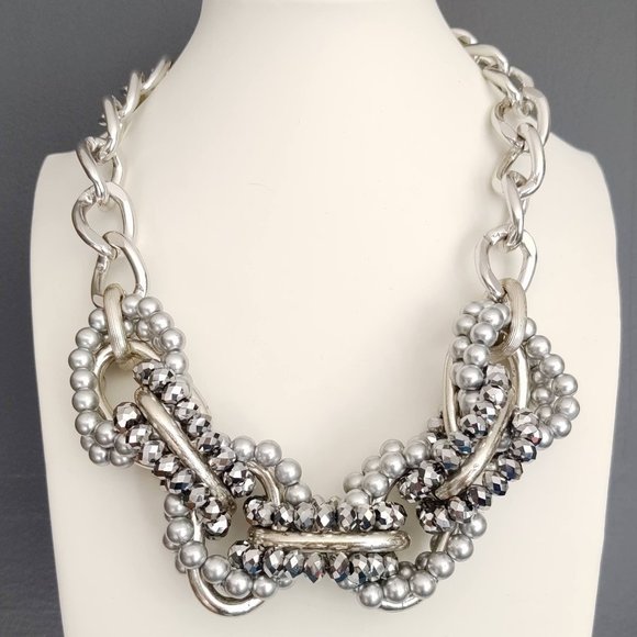 Jewelry - Dramatic silver link and beaded necklace